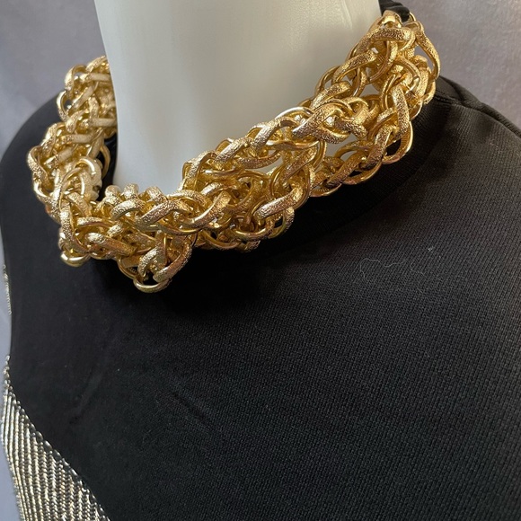 Gold chain choker necklace. - Picture 7 of 10